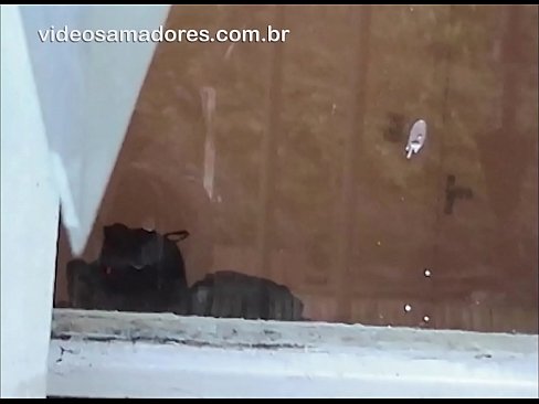 ❤️ Home excitat mirant la seva xicota amb un altre noi, gravant un vídeo de merda sense molestar la parella Porno al ca.28films.ru ❌️❤